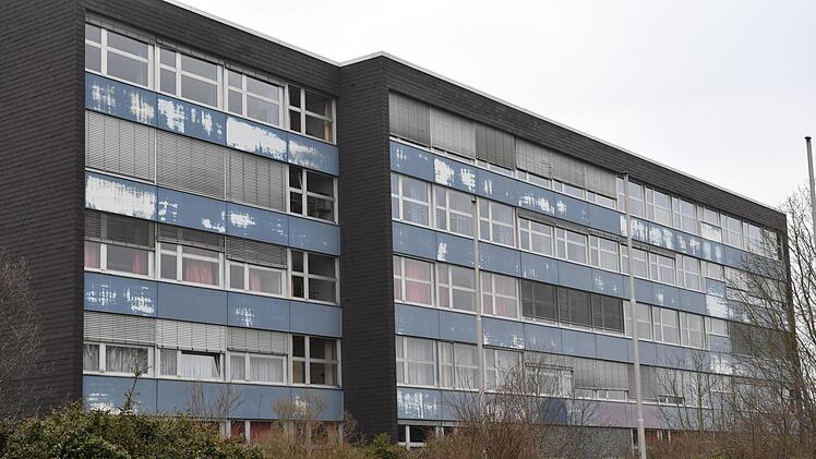 Die Graf-Stauffenberg-Schulen in Bamberg sind in einem schlechten Zustand. Für die Stadträte  hat das Projekt nach der Bundestagswahl hohe Priorität. Foto: Ronald Rinklef (Archiv)