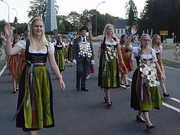 Auch die Privilegierte SG Ludwigsstadt war beim Festumzug des des Schützenvereins "Rennsteig" in Steinbach dabei. Foto: Karl-Heinz Hofmann