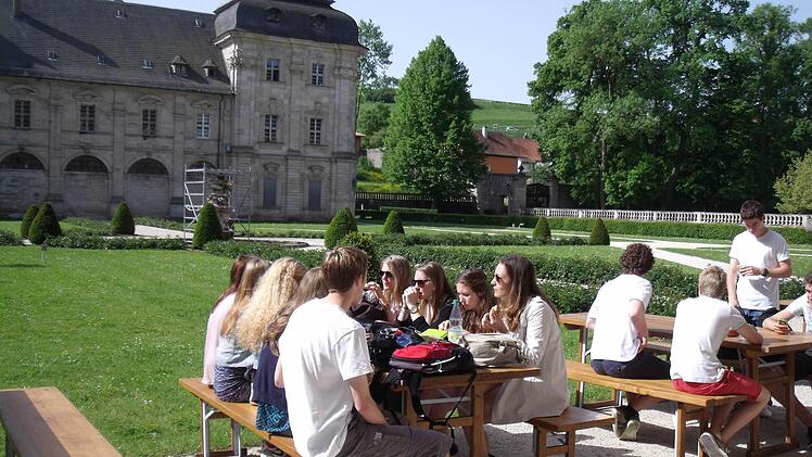 Natürlich brauchten die Schüler auch im Knast eine Pause, hier im malerischen Ehrenhof. Foto: Anette Schreiber