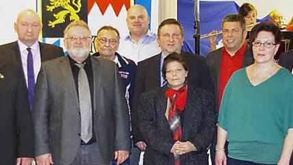 Vereinsehrungen bei der Rennsteigkapelle Kleintettau. Das Bild zeigt die Geehrten mit der Vorsitzenden Friederike Trautschold (rechts) sowie (von links) stellvertretenden NBMB-Bezirksvorsitzenden Thomas Kolb, NBMB-Kreisvorsitzenden Wolfgang Müller und Tettaus Bürgermeister Peter Ebertsch.