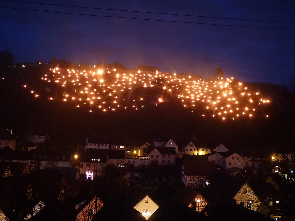 Besucherrekord bei Lichterprozession Pottenstein