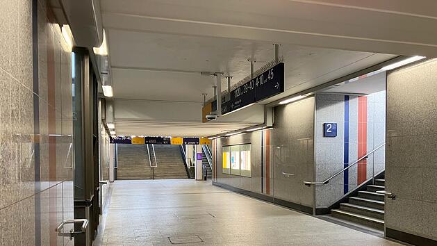 Unterf&uuml;hrung zwischen Eingang und Aufg&auml;ngen in Kaiserslautern.