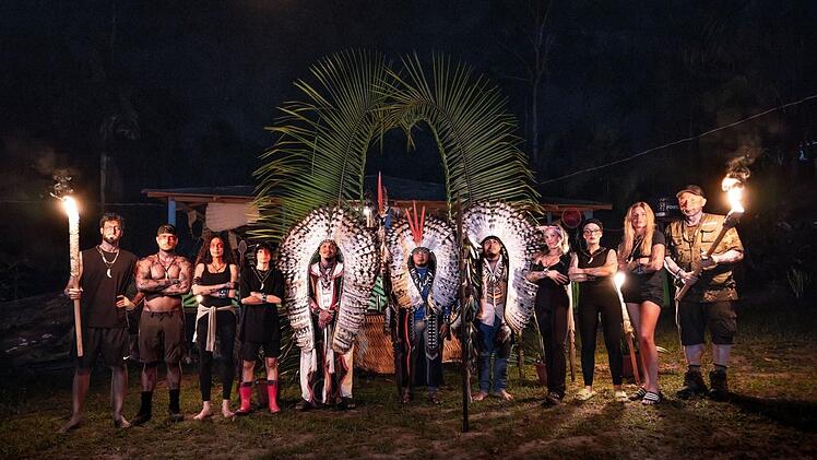 Mal wieder Survival-Reality: ProSieben schickt (von links) L&eacute;zan, Willi Whey, Lilly Becker und How2Shirli sowie (von rechts) Joey Kelly, Antonia Hemmer, Gina R&uuml;hl und Pershad in den brasilianischen Dschungel.