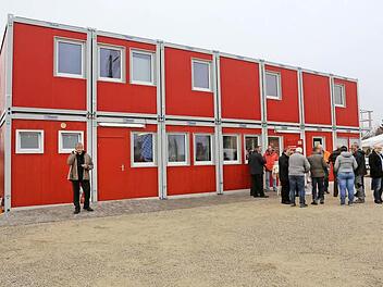In diesem Containerbau präsentiert die Deutsche Bundesbahn, wie der ICE-Ausbau zwischen Bamberg und Ebensfeld vonstatten geht. Davon auch betroffen: der Abzweig nach Ebern, der auf Monate sprichwörtlich "abgehängt wird". Foto: Barbara Herbst.