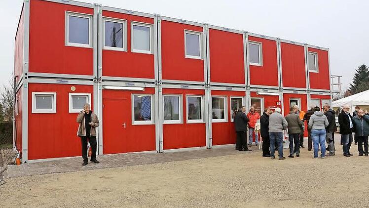 In diesem Containerbau präsentiert die Deutsche Bundesbahn, wie der ICE-Ausbau zwischen Bamberg und Ebensfeld vonstatten geht. Davon auch betroffen: der Abzweig nach Ebern, der auf Monate sprichwörtlich "abgehängt wird". Foto: Barbara Herbst.