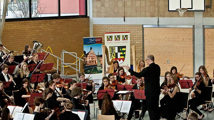 Unter der Leitung von Till Fabian Weser gastierte das Jugendsymphonieorchester Oberfranken erstmals in Bad Rodach.Foto: Jochen Berger