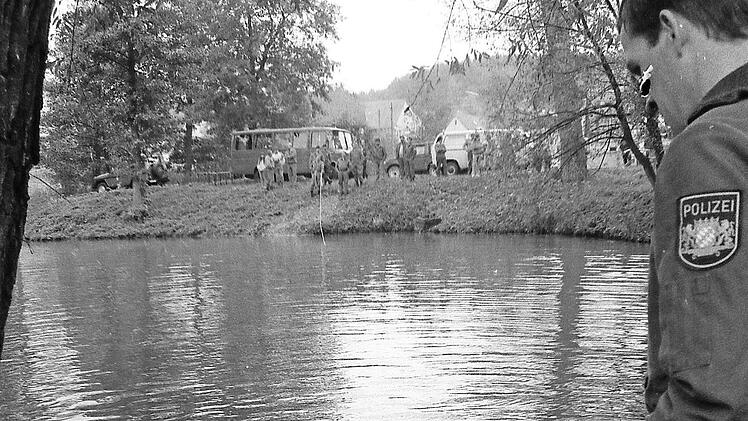 Polizeitaucher suchten im See vergebens nach Waffen. Fotos: Archiv/Kiesewetter