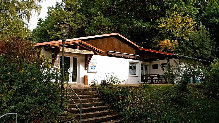 Im Vereinsheim in der Badstraße 2 können Luftgewehr, Luftpistole, Kleinkalibergewehr, großkalibrige Pistolen und Revolver geschossen werden.  Foto: Schützenverein "Zimmerstutzen" Weitramsdorf