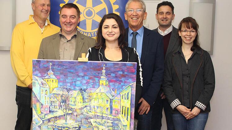 Irina Gerschmann (3. v. l.) hat das Bild für den Rotary-Adventskalender gemalt, den Gerald Brehm, Frank Greif, Michael Ulbrich sowie Harald und Michala Laubinger (v. l.) gemeinsam vorstellten. Foto: Evi Seeger