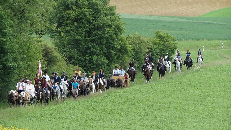 Ritt zur Kreuzkapelle in Sulzthal.  Foto: Doris Bauer