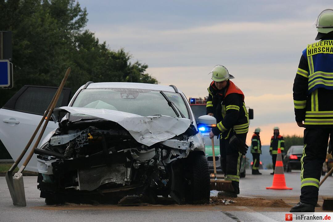 Unfall an der Anschlussstelle Hirschaid: Zwei Verletzte