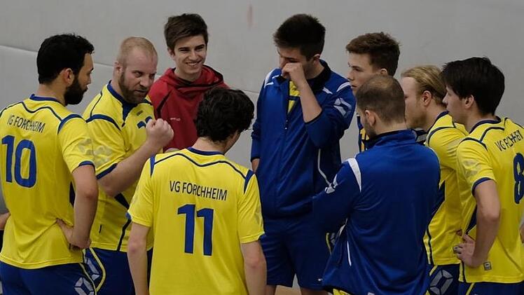 VG-Spielertrainer Michael Prade (2. v. li.) nimmt das Pokalturnier am Sonntag in Coburg ernst. Sein Ziel ist der Einzug in den Wettbewerb auf Landesebene.  Foto: Georg Obermeyer