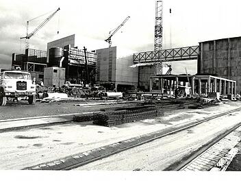 Aus dem Tageblatt-Archiv: Das Müllheizkraftwerk im Bau in den 80er-Jahren.