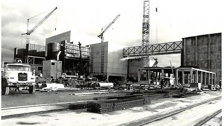 Aus dem Tageblatt-Archiv: Das Müllheizkraftwerk im Bau in den 80er-Jahren.
