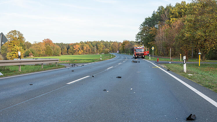 B470 bei Hemhofen: "Unterirdisches Verhalten" bei Unfall macht Feuerwehr "wütend und sprachlos"