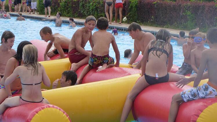 Im Schwimmbecken war immer was los.