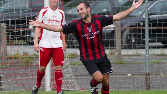 Schon 21 Treffer konnten die Spieler des VfR Johannisthal in dieser Saison bejubeln. Hier freut sich Fabian Höfner über den bislang letzten beim 3:1-Erfolg in Weißenbrunn. Foto: Heinrich Weiß