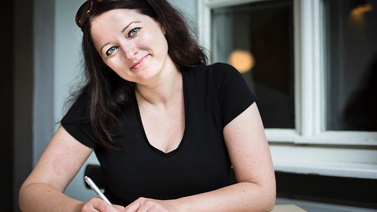Die Lehrerin und Autorin Jenny Schreiner alias Frieda Bergmann hofft, mit ihrem ersten Roman "Samstag" zu reüssieren. Foto: Manuel Stark