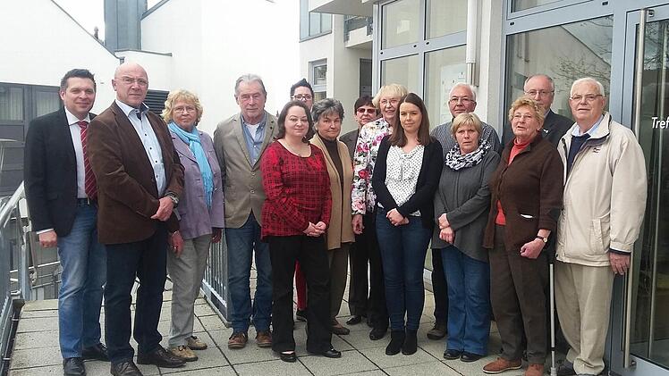 Die AWO Kreiskonferenz wählte den neuen Vorstand für die nächsten vier Jahre. Hubert Joppich (2. von rechts) bestätigten die Delegierten im Amt des AWO Kreisvorsitzenden. Foto: Christine Thomas