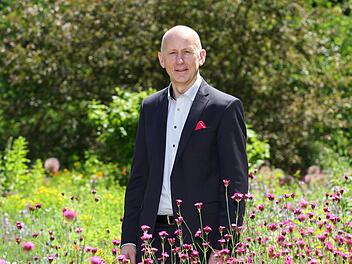 Der Dirigent Gerd Schaller hat das Streichquintett F-dur von Anton Bruckner für großes Orchester instrumentiert. Jetzt leitet er die Uraufführung des neuen Werkes im Regentenbau.Mile Cindric