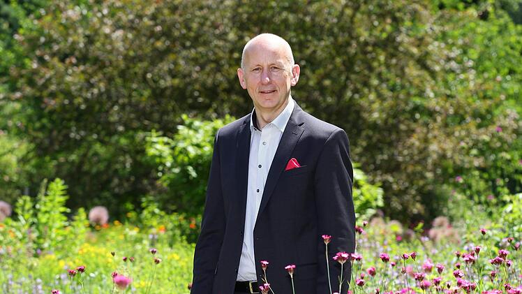 Der Dirigent Gerd Schaller hat das Streichquintett F-dur von Anton Bruckner für großes Orchester instrumentiert. Jetzt leitet er die Uraufführung des neuen Werkes im Regentenbau.Mile Cindric