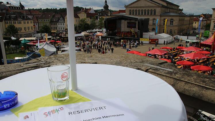 Warten auf den Minister Foto: Oliver Schmidt