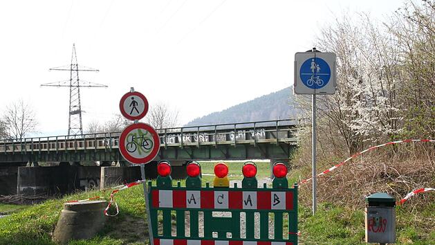 F&uuml;r Radfahrer gesperrt - und keine Umleitung: Der Flutmuldendamm.Foto: Katrin Geyer