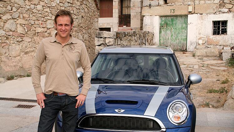 Es muss nicht immer ein Sportwagen sein: "Grip" Moderator Matthias Malmedie mit einem Mini.