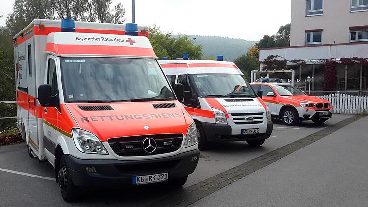 Momentan müssen die Einsatzfahrzeuge am alten Haus Waldenfels noch im Freien stehen.Rolf Pralle