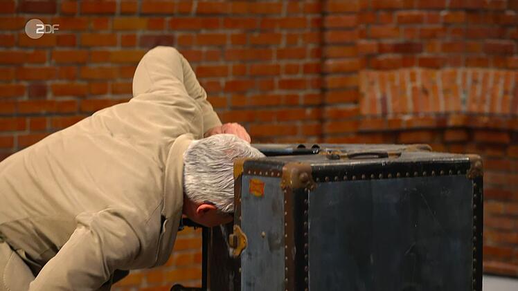 Markus Wildhagen machte sofort den Geruchstest und drehte sich angewidert weg: "Er müffelt!"