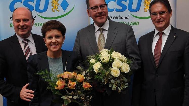 Der Vorsitzender des CSU-Kreisverbandes Bayreuth Land und Parlamentarische Staatssekretär Hartmut Koschyk, die CSU-Direktkandidatin für den neuen Stimmkreis Bayreuth, Gudrun Brendel-Fischer, Bezirkstagskandidat  Stefan Specht und der Vorsitzende des Kreisverbandes Bayreuth-Stadt und frühere Oberbürgermeister Michael Hohl (von links). Foto: Stephan-Herbert Fuchs