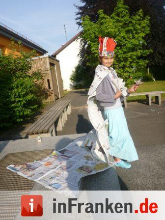 2. Preis Johanna Zoe S.,  4b, GS Mühlendorf (königliche Hohheit mit Schleppe)