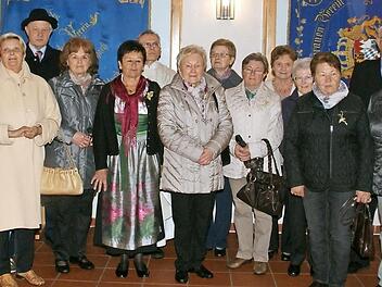 Zur Jubelkommunion begrüßte Pfarrer Bernhard Öchsner Männer und Frauen, die vor 65 und 70 Jahren erstmals zum Tisch des Herrn gingen.