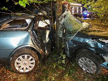 Der v&ouml;llig zerst&ouml;rte Nissan  Foto: Christian Licha