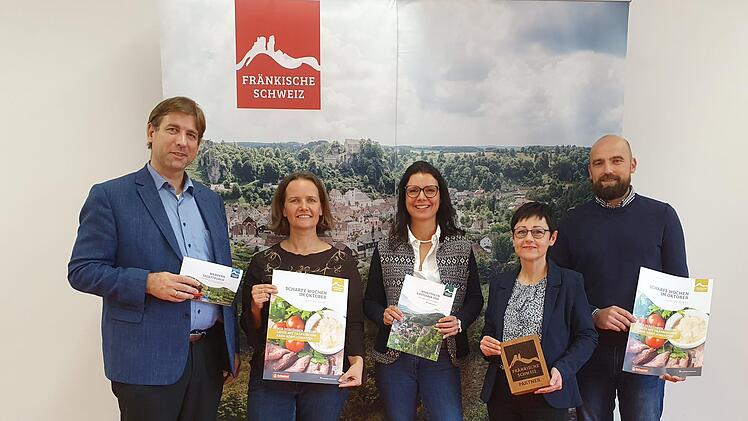 Hermann Ulm, Sandra Schneider,  Sabine Spannagel, silvia Fuchs-Hochmutt und matthias Helldörfer (v.l.) bei der Vorstellung des neuen Logos. Fotos: carmen Schwind