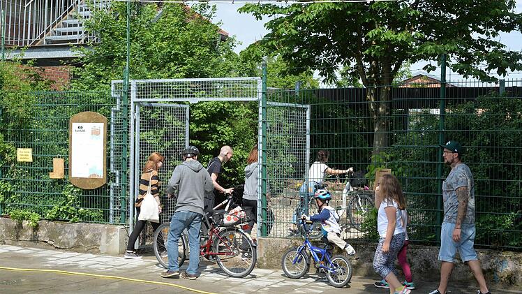 Der Eingang in der Weißenburgstraße zum Festival-Gelände Foto: Ronald Rinklef