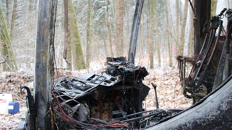 Armaturenbrett und Kassenautomat wurden ebenfalls komplett zerstört. Foto: Katrin Geyer