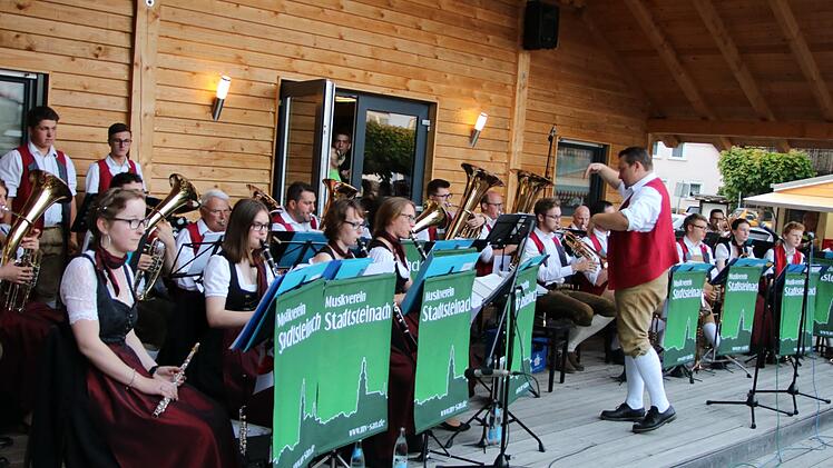 Ein erfolgreiches Dorffest feierte der Musikverein Stadtsteinach am Wochenende mit der zweiten Auflage seines Böhmischen Abends. Fotos: Klaus Klaschka