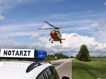 Ein junger Mann ist bei einem Unfall auf der B14 schwer verletzt worden. Symbolfoto:der.Schwede/Adobe Stock