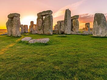 Etwa 4.000 Jahre ist der Steinkreis Stonehenge alt. Die Stadt Wunsiedel plant in Oberfranken mit "Wunhenge" nun eine Kopie der Weltkulturerbe-Stätte und will damit den Tourismus ankurbeln. Foto: Sally Wilson/pixabay