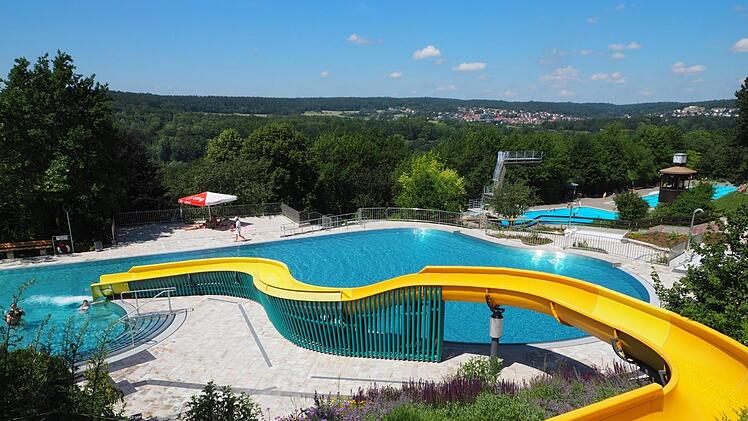 Die Stadt Bad Kissingen plant, dieses Jahr das  Wasser im Terrassenschwimmbad auf die gewohnten 24 Grad zu erwärmen. Foto: Mario Selzer