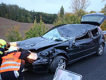 Im Landkreis Schweinfurt ist eine Autofahrerin mit drei Pferden zusammengestoßen.