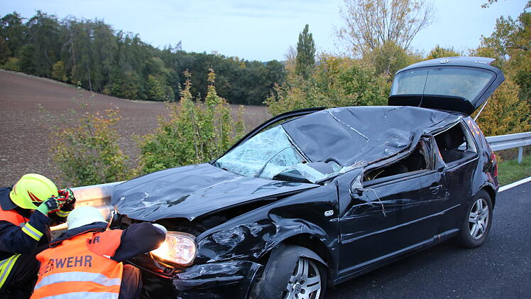 Im Landkreis Schweinfurt ist eine Autofahrerin mit drei Pferden zusammengestoßen.