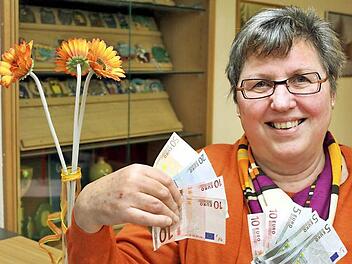 Seit fast vier Jahrzehnten hält Doris Krapp als närrische Schatzmeisterin das Geld zusammen und die Karnevalsvereinigung damit auf erfolgreichem Sparkurs.  Fotos: fp