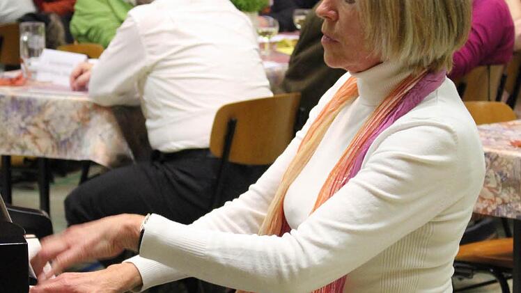 Renate Palder spielte am Klavier die Humoreske von Anton Dvorak.Foto: Klaus Klaschka