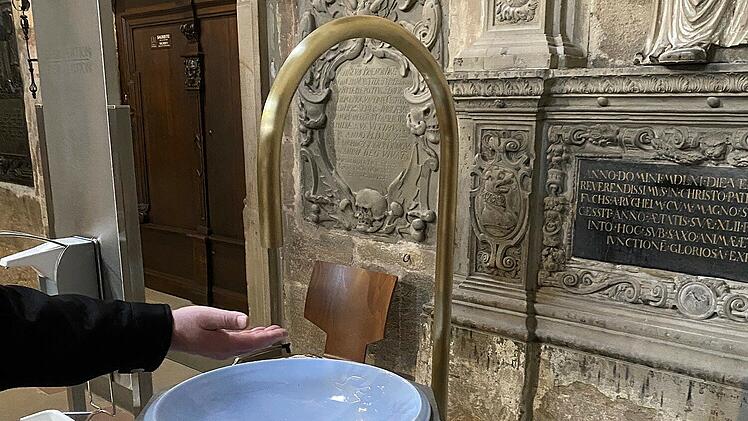 Holy Drop in Bamberg: Kontaktloser Weihwasserspender