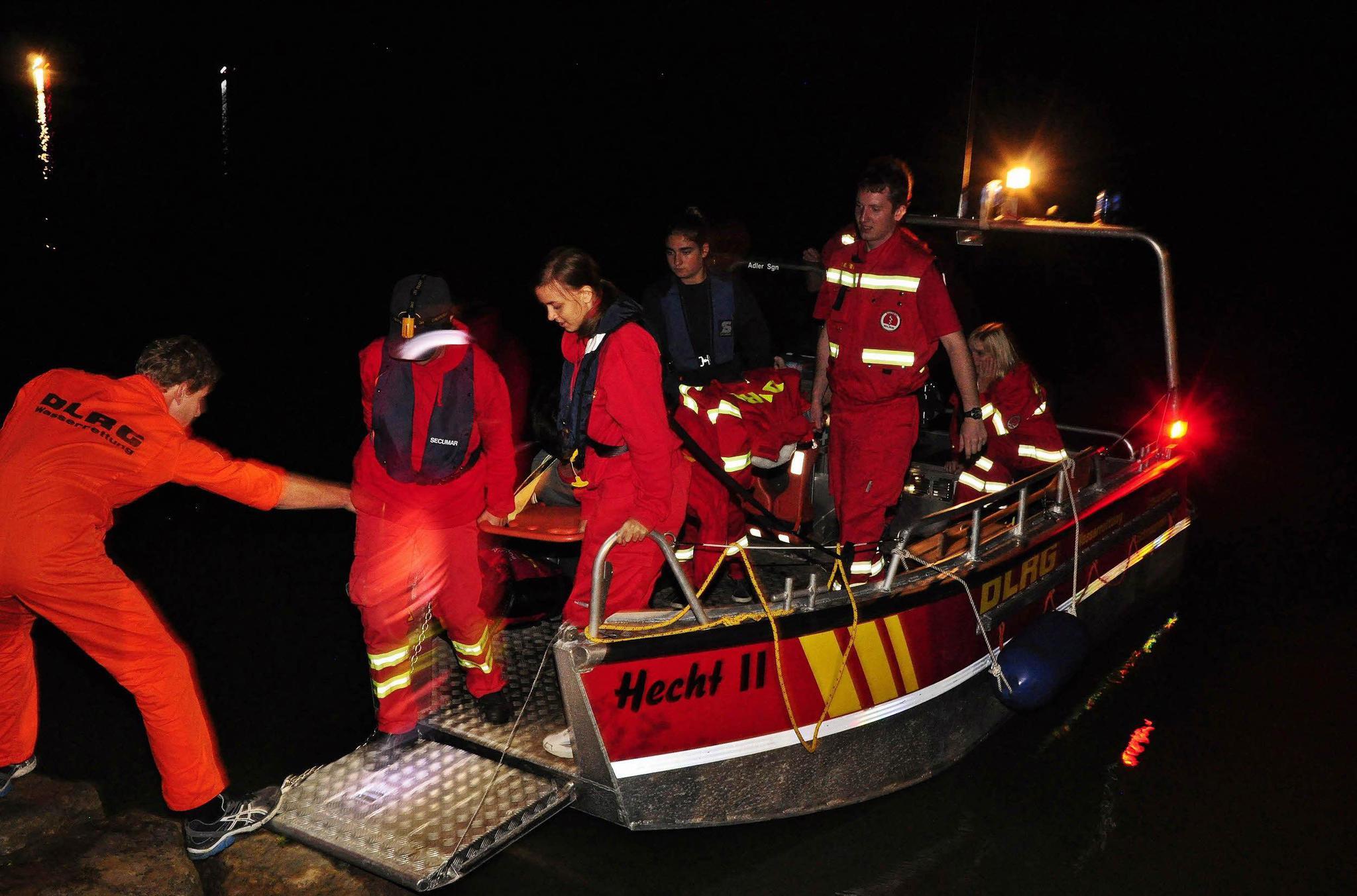Eberner Bewegen Sich Sicher Auf Dem Wasser