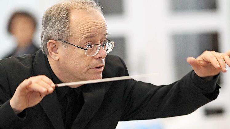 Am Sonntag feiert Dekanatskantor Marius Popp seinen 60. Geburtstag.  Foto: Tim Birkner