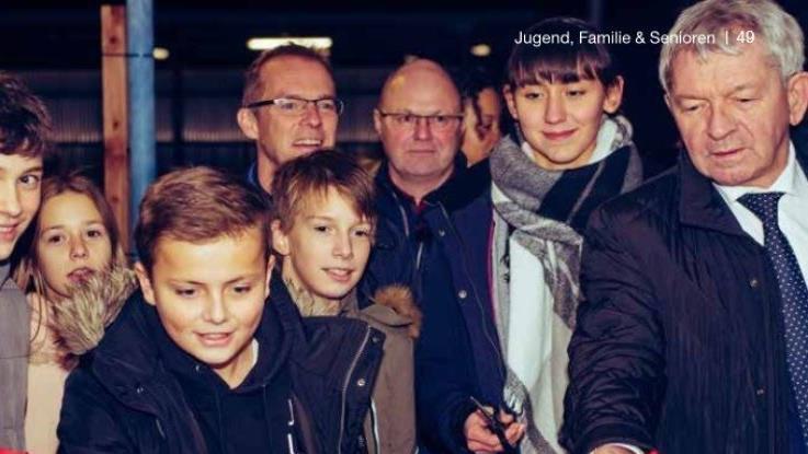 Landrat Johann Kalb (rechts) macht im Jahresbericht des Landratsamtes stets eine gute Figur. Landratsamt