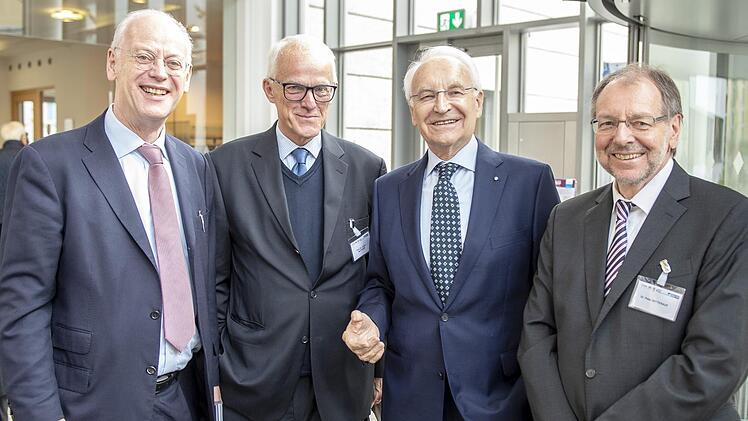 Peter Witterauf (rechts) in der Münchner Zentrale der Hanns-Seidel-Stiftung zusammen mit Rudolf Scharping, Jürgen Rüttgers und Edmund Stoiber (von links) Foto: Hanns-Seidel-Stiftung